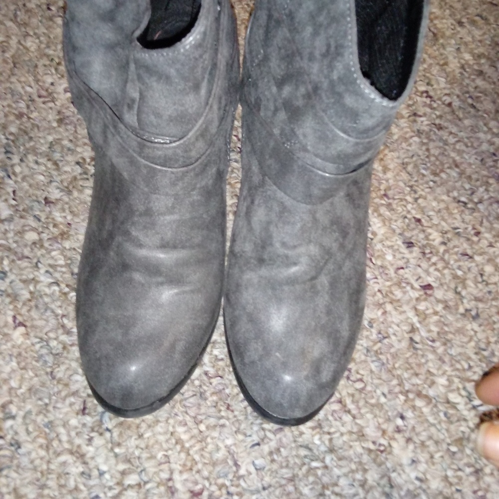 Shoe - Picture 2 of 2